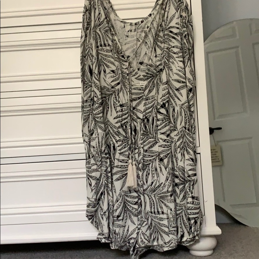 Leaf pattern romper - Picture 2 of 2